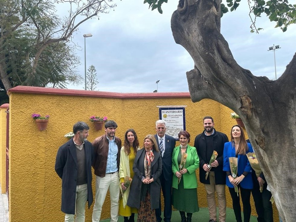 La delegada territorial de Desarrollo Educativo y Formación Profesional, Isabel Paredes, en el acto por el 50 aniversario del CEIP Lapachar de Chipiona (Cádiz)