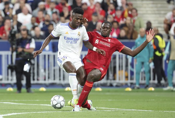 Archivo - Vinicius Junior of Real Madrid, Ibrahima Konate of Liverpool during the UEFA Champions League Final football match between Liverpool FC and Real Madrid CF on May 28, 2022 at Stade de France in Saint-Denis near Paris, France - Photo Jean Catuff