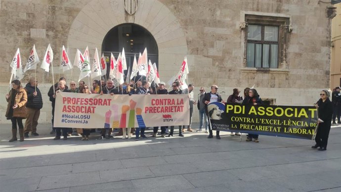Protesta de profesores asociados (archivo)