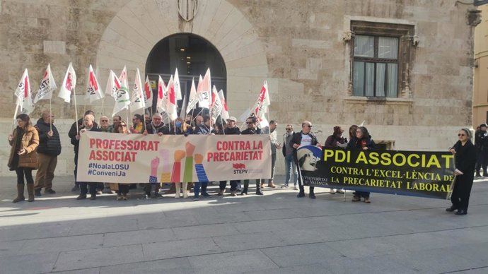 Protesta de professors associats (arxiu)