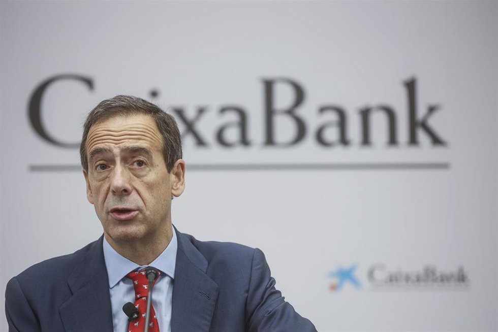 Archivo - El consejero delegado de CaixaBank, Gonzalo Gortázar, interviene durante la presentación de los resultados de la entidad de los nueve primeros meses de 2022, en el Edificio de CaixaBank, a 28 de octubre de 2022, en Valencia, Comunidad Valencia