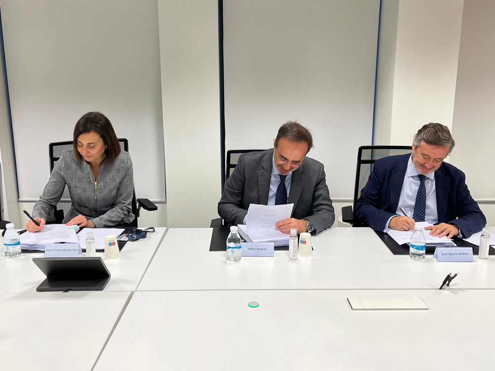 María Teresa Maroto Soto , Directora General de Iris Globa,l Andrés Romero , Consejero Director General de Santalucía y Juan Ignacio Beltrán , CEO de Serveo.