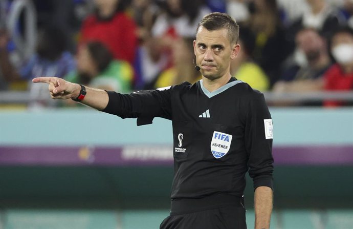 Archivo - Referee Clement Turpin of France during the FIFA World Cup 2022, Round of 16 football match between Brazil and Korea Republic on December 5, 2022 at Stadium 974 in Doha, Qatar - Photo Jean Catuffe / DPPI