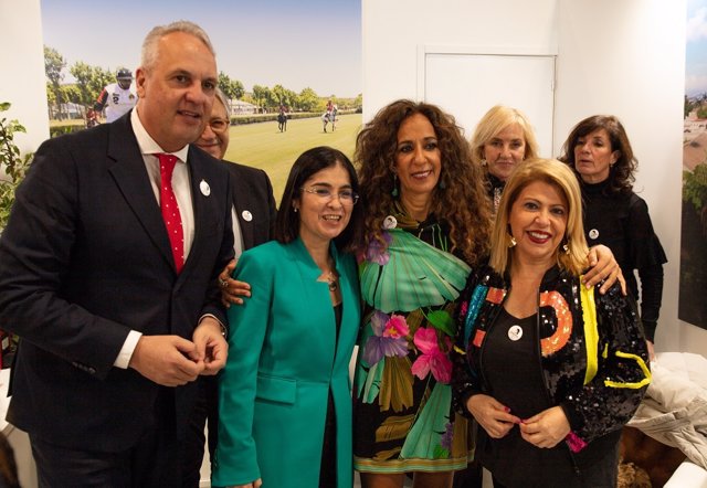 Archivo - El presidente de la Diputación de Cádiz, Juan Carlos Ruiz Boix, la ministra de Sanidad, Carolina Darias, la cantante Rosario Flores y la alcaldesa de Jerez, Mamen Sánchez, en la presentación del centenario de Lola Flores en Fitur 2023. Archivo