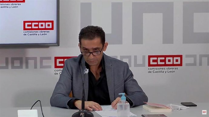 Archivo - El secretario autonómico de CCOO, Vicente Andrés, durante la rueda de prensa.