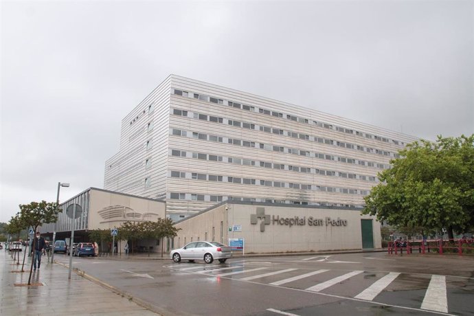 Archivo - Fachada del Hospital San Pedro