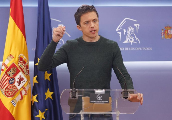 El líder de Más País, Iñigo Errejón, durante una rueda de prensa anterior a la reunión de la Junta de Portavoces, en el Congreso de los Diputados, a 21 de febrero de 2023, en Madrid (España).