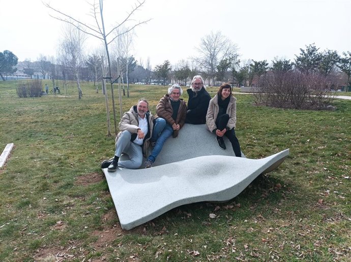 El Bosque de la Danza dispone de un cartel informativo y nuevo mobiliario urbano