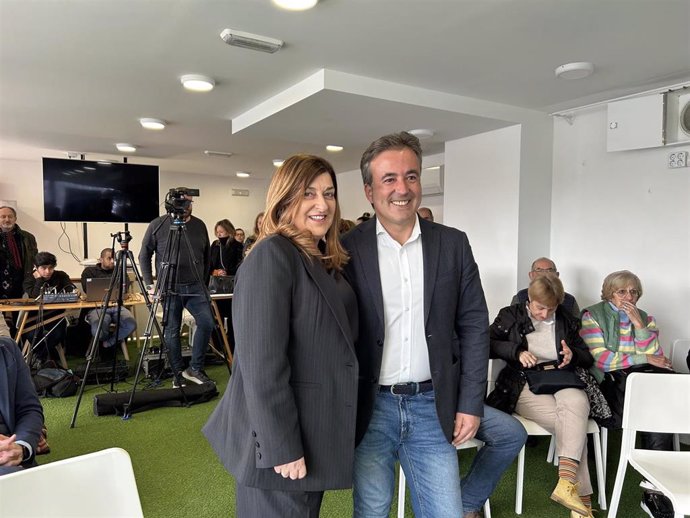 La presidenta del PP, María José Sáenz de Buruaga, en la presentación de la candidatura de Diego Movellán a la Alcaldía de Camargo.