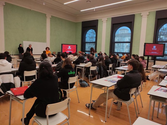 Estudiantes del Sagasta reciben información sobre la Universidad de La Rioja
