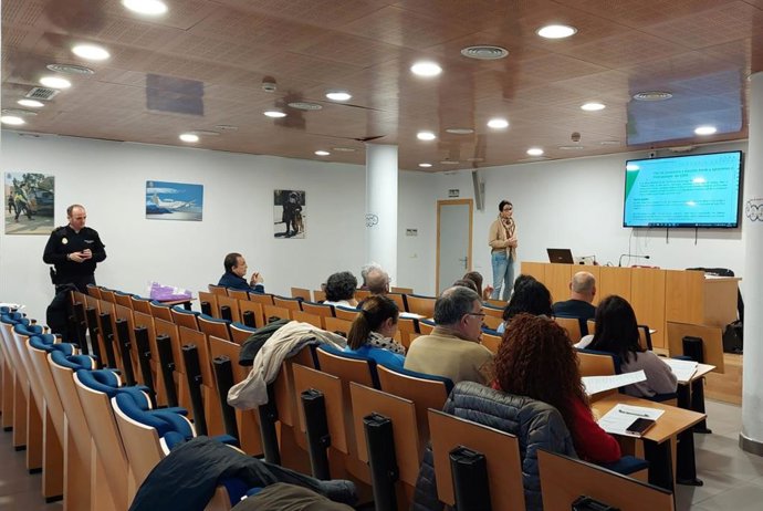 Profesionales sanitarios de la provincia de Cádiz reciben un taller práctico de comunicación para hacer frente a agresiones