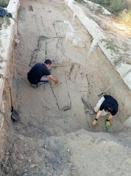 Archivo - Actuaciones en el cementerio de San José de Cádiz, en el patio 1 de la Fosa Sur. Archivo