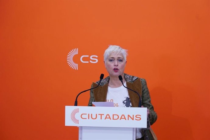 La candidata de Cs a la alcaldía de Barcelona y diputada en el Parlament, Anna Grau, en rueda de prensa.