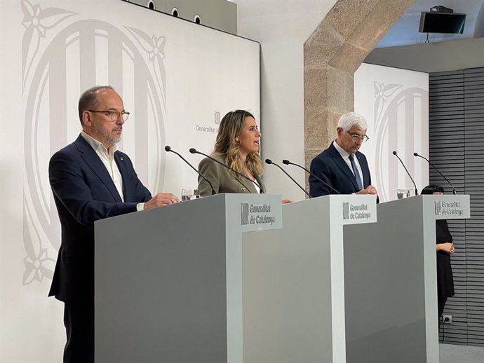 El conseller de Drets Socials, Carles Campuzano; la portaveu del Govern, Patrícia Plaja, i el conseller de Salut, Manel Balcells
