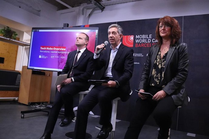 La tercera teniente de alcalde del Ayuntamiento de Barcelona, Laia Bonet; el secretario de Empresa y Competitividad de la Generalitat y consejero delegado de Acció, Albert Castellanos, y el ceo de MWCapital, Francesc Fajula.