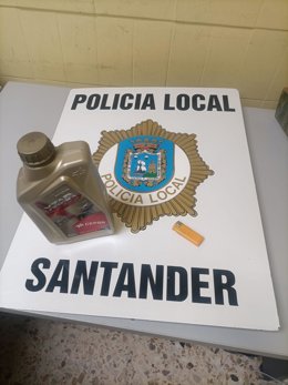 El bote de aceite de motor y el mechero incautado al hombre.