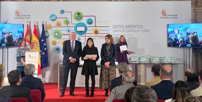 Entrega del primer premio en la categoría Productos y Servicios del VI Concurso de Datos Abiertos de Castilla y León.