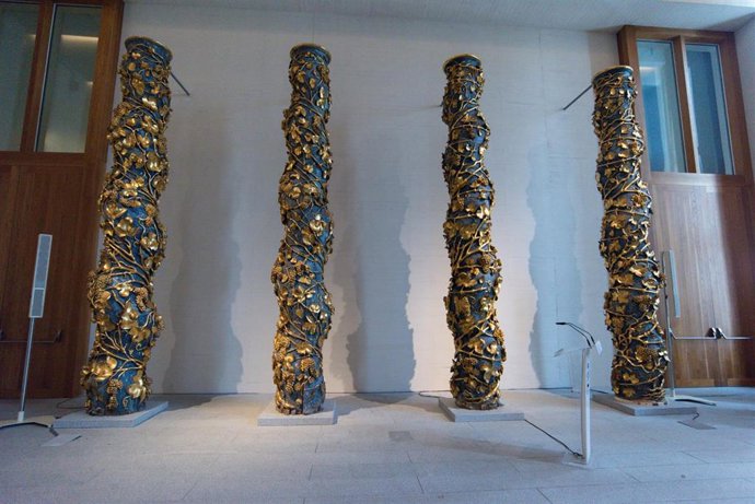 Las columnas salomónicas durante su presentación en la Galería de las Colecciones Reales, a 21 de febrero de 2023, en Madrid (España). 