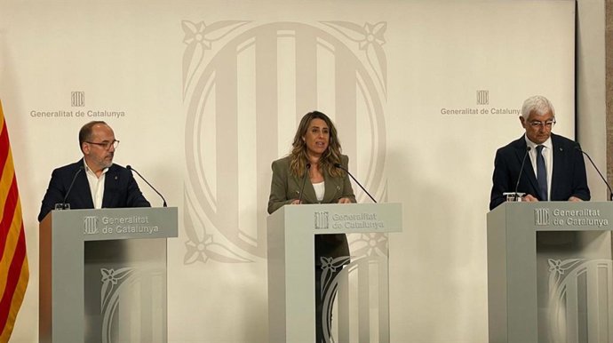 El conseller de Derechos Sociales, Carles Campuzano; la portavoz del Govern de la Generalitat, Patrícia Plaja, y el conseller de Salud, Manel Balcells, en la rueda de prensa posterior al Consell Executiu.