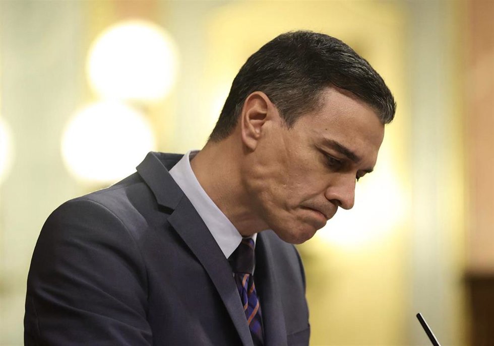 Archivo - El presidente del Gobierno, Pedro Sánchez, interviene en una sesión plenaria en el Congreso de los Diputados