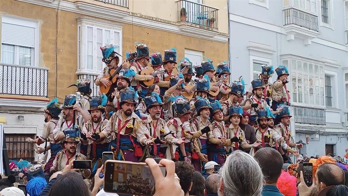Coro Los Martínez, de Julio Pardo, el domingo de coros en las calles de Cádiz.