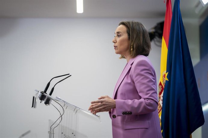 La portavoz del PP en el Congreso, Cuca Gamarra, durante una rueda de prensa posterior a la reunión de la Junta de Portavoces, en el Congreso de los Diputados, a 21 de febrero de 2023, en Madrid (España).