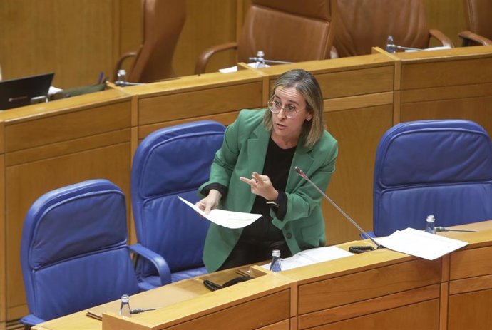 Archivo - La conselleira de Infraestruturas e Mobilidade, Ethel Vázquez, en un pleno del Parlamento de Galicia.