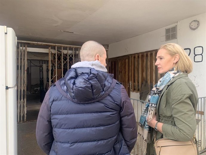 Candidata de Cs a Cort, Eva Pomar, en una visita a Cala Major