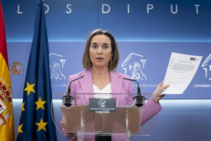 La portavoz del PP en el Congreso, Cuca Gamarra, durante una rueda de prensa posterior a la reunión de la Junta de Portavoces, en el Congreso de los Diputados, a 21 de febrero de 2023, en Madrid (España).