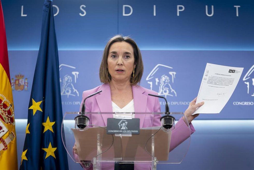 La portavoz del PP en el Congreso, Cuca Gamarra, durante una rueda de prensa posterior a la reunión de la Junta de Portavoces, en el Congreso de los Diputados, a 21 de febrero de 2023, en Madrid (España).