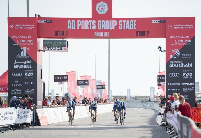 El equipo Soudal-Quick Step gana la contrarreloj por equipos de la segunda etapa del UAE Tour 2023