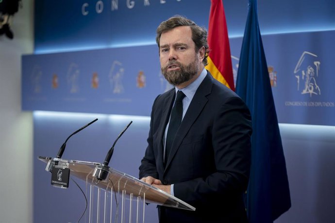El portavoz de VOX en el Congreso, Iván Espinosa de los Monteros, durante una rueda de prensa posterior a la reunión de la Junta de Portavoces