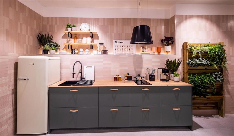 Interior de la nueva tienda de Leroy Merlin Baños y Cocinas Valencia Salvatierra