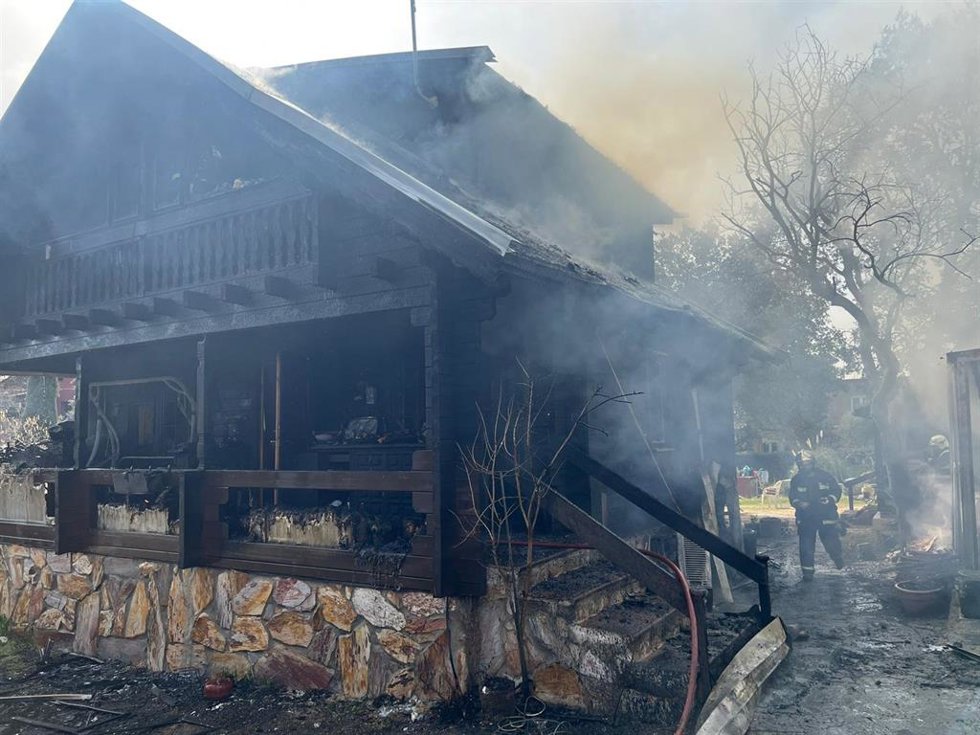 Imagen de la vivienda calcinada.