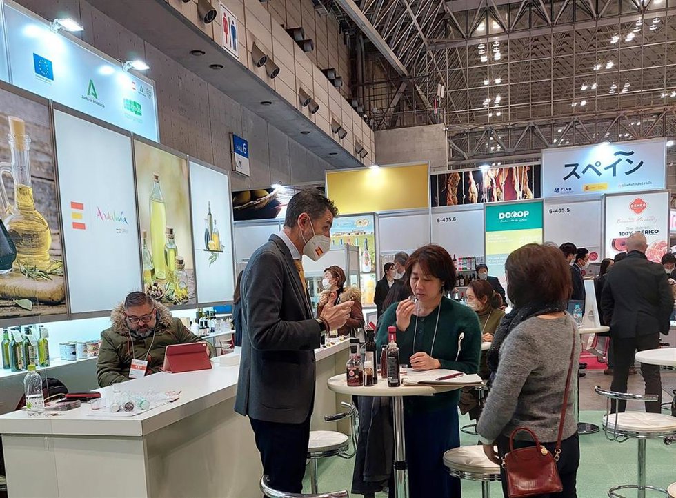 Foto Y Nota De Prensa: La Junta Acerca El Aceite De Oliva Y Las Aceitunas Andaluzas A Los Supermercados De Asia, A Través De La Supermarket Trade Show