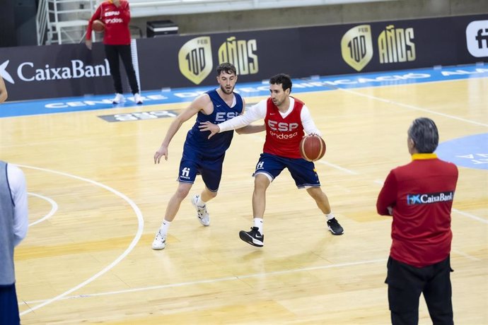 El internacional español Ferran Bassas en el entrenamiento de la selección española de baloncesto en Alicante