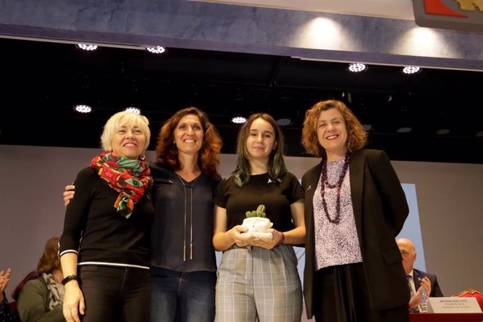 María Sánchez Rodríguez (2 dcha), cuando recibió en 2020 de la Diputación cordobesa uno de los premios 'Córdoba en Igualdad'.