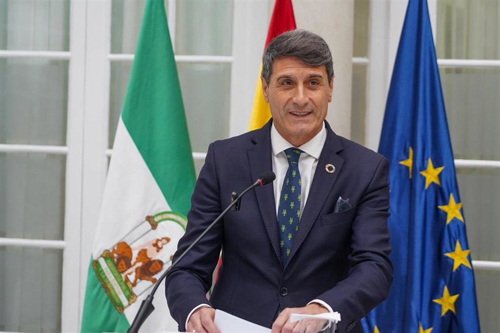 El delegado del Gobierno en Andalucía, Pedro Fernández, interviene después de la presentación del cupón para conmemorar el Día Nacional de igualdad salarial, a 20 de febrero del 2023. (Foto de archivo).