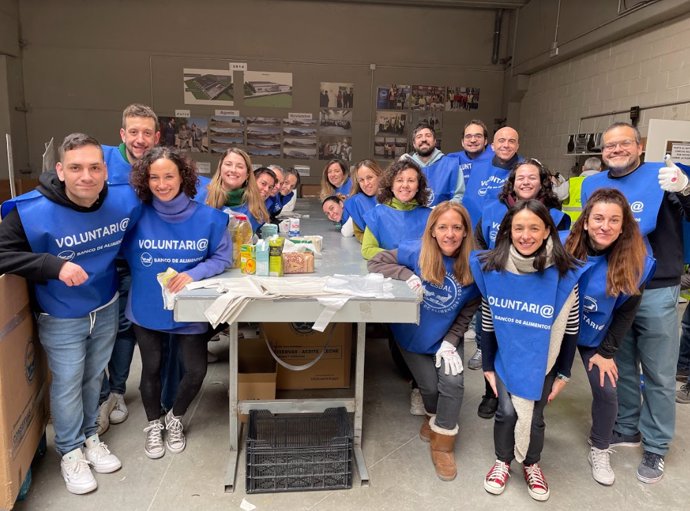 100 Empleados De Roche Participan En Un Voluntariado Con El Banco De Alimentos De Madrid