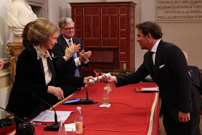 Doña Sofía entrega el Premio Iberoamericano de Mecenazgo a Eugenio López.