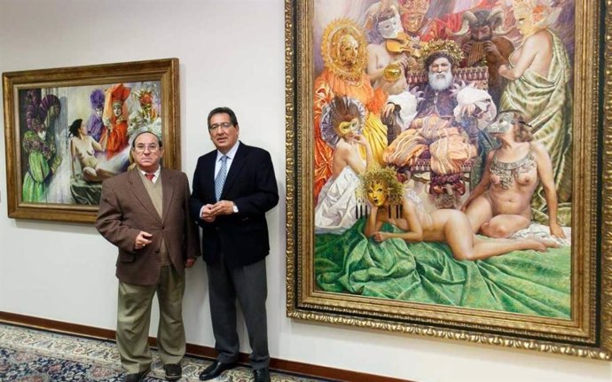 El pintor Juan Valdés junto al presidente de la Fundación Cajaso, Antonio Pulido, en una foto de archivo durante la presentación de las dos obras adquiridas por la entidad al artista extremeño