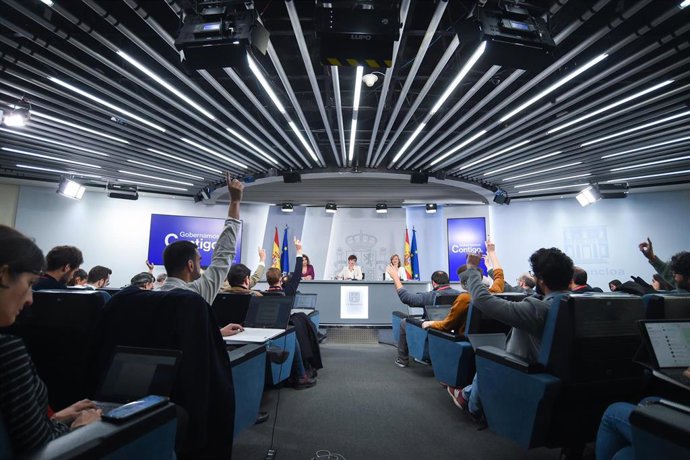 (I-D) La ministra de Hacienda y Función Pública, María Jesús Montero, la ministra de Política Territorial y portavoz del Gobierno, Isabel Rodríguez, y la ministra de Educación y Formación Profesional, Pilar Alegría, durante una rueda de prensa posterior