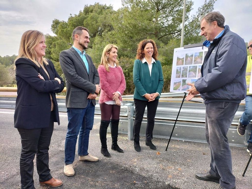 (De Izquierda A Derecha) La Directora Insular De Movilidad E Infraestructuras, Olga Martínez; El Conseller De Movilidad E Infraestructuras, Iván Sevillano; La Alcaldesa De Andratx, Estefania Gonzalvo; Y La Presidenta Del Consell De Mallorca, Cladera