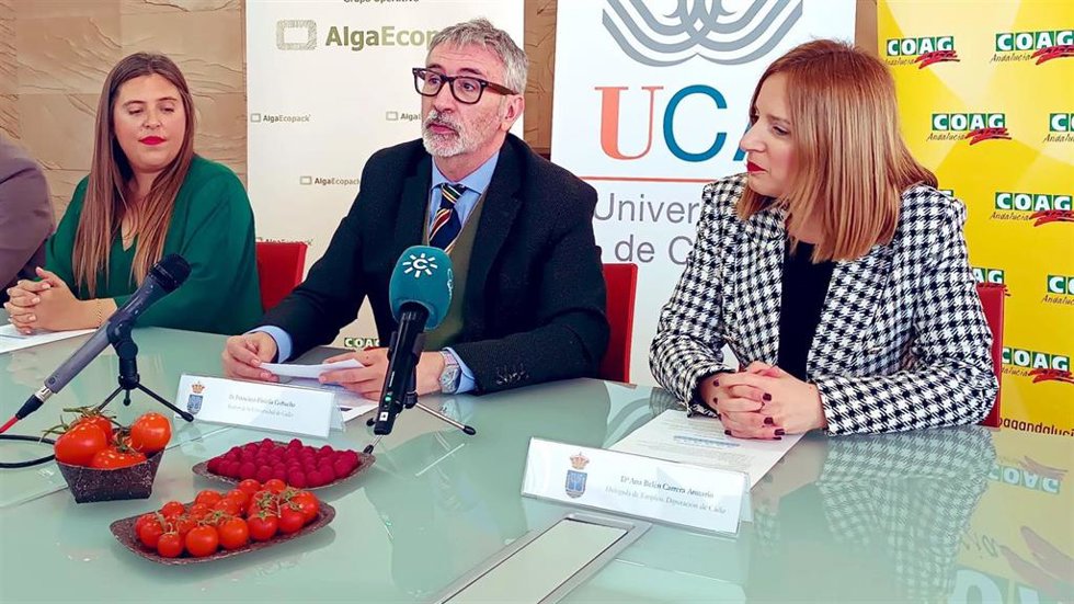Presentan en Cádiz un prototipo de envase sostenible a base de algas marinas para transportar verduras