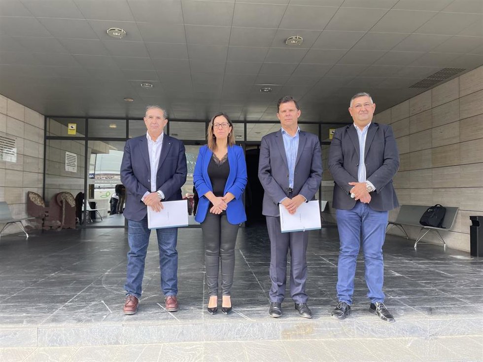 Colomo con los tres patrocinadores principales de Expoliva