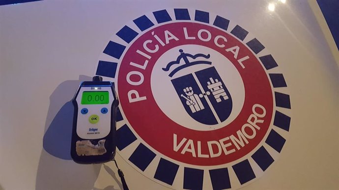 Archivo - Prueba de alcoholemia Policía Local de Valdemoro