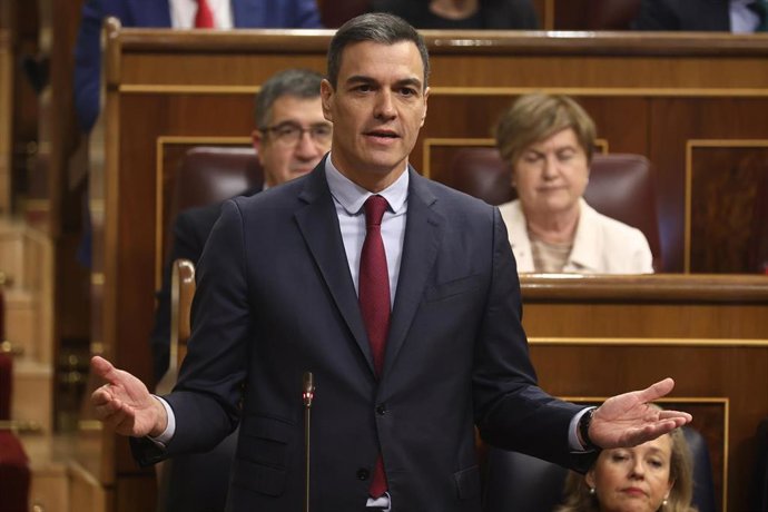 El presidente del Gobierno, Pedro Sánchez, interviene durante una sesión plenaria, en el Congreso de los Diputados, a 15 de febrero de 2023, en Madrid (España). Durante el pleno, el PP ha pedido explicaciones a la ministra de Justicia sobre la huelga in