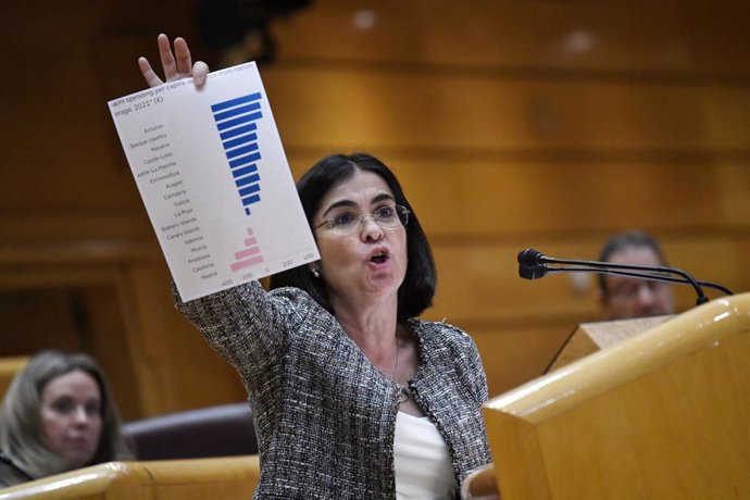 La ministra de Sanidad, Carolina Darias, interviene durante una sesión de control al Gobierno en el Senado, a 21 de febrero de 2023, en Madrid (España). 