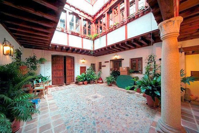 Archivo - Patio de Toledo.