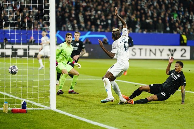 Victor Osimhen anota el 0-1 en el Eintracht Frankfurt-Nápoles de octavos de final de la Liga de Campeones 2022-2023